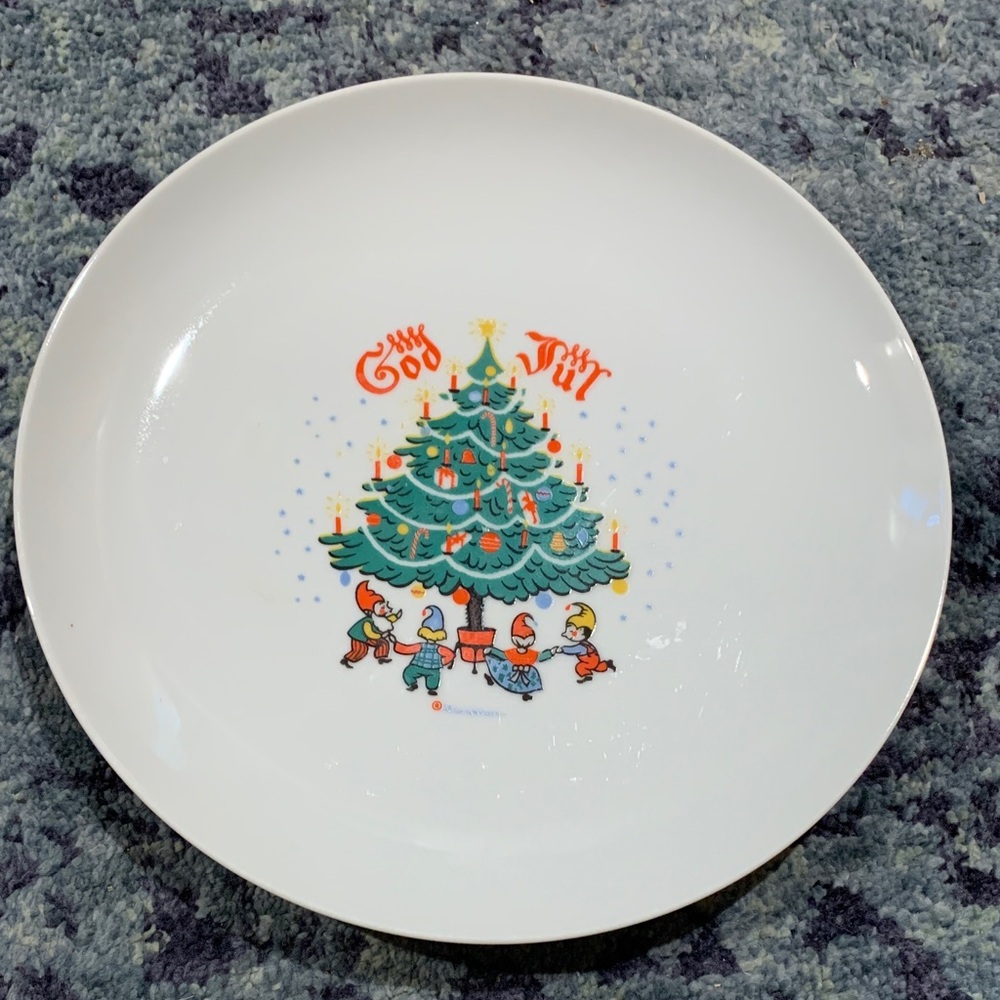 Vintage Berggren God Jul Christmas plate w tree and dancing elves 9” dish